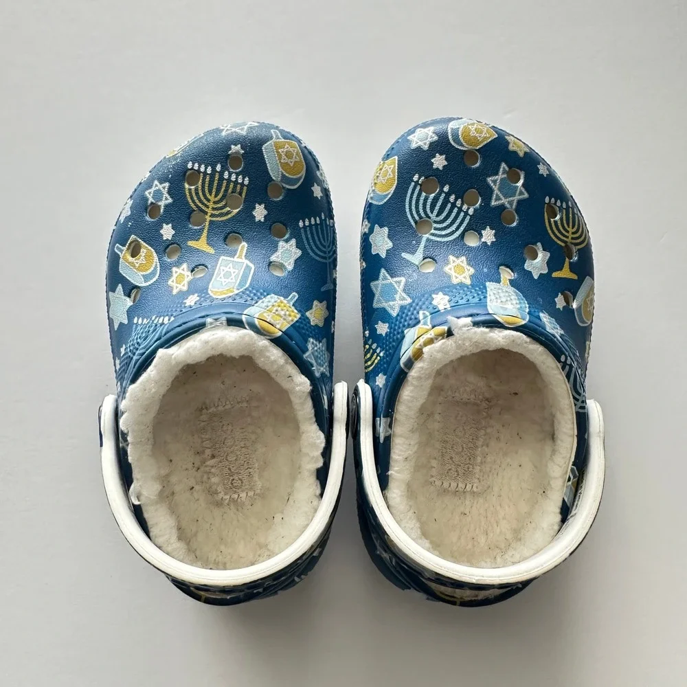 Crocs Kids Classic Lined Hanukkah Clogs Blue Menorah Dreidel Fleece Size C6